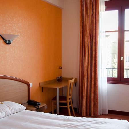 Logis Hotel Du Commerce Volvic Esterno foto