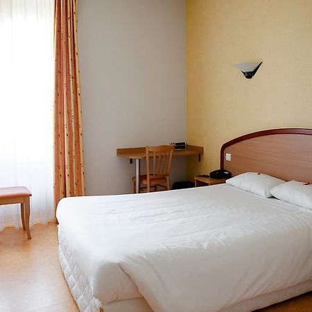 Logis Hotel Du Commerce Volvic Esterno foto