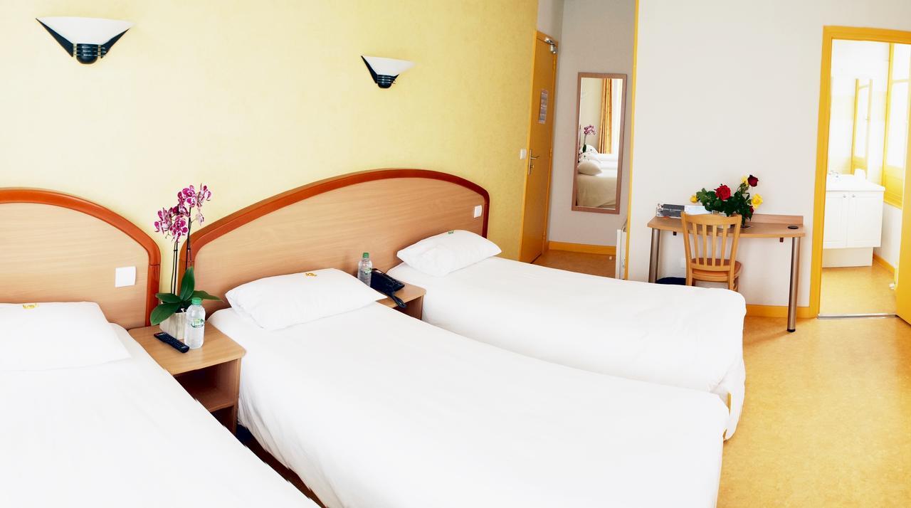 Logis Hotel Du Commerce Volvic Esterno foto