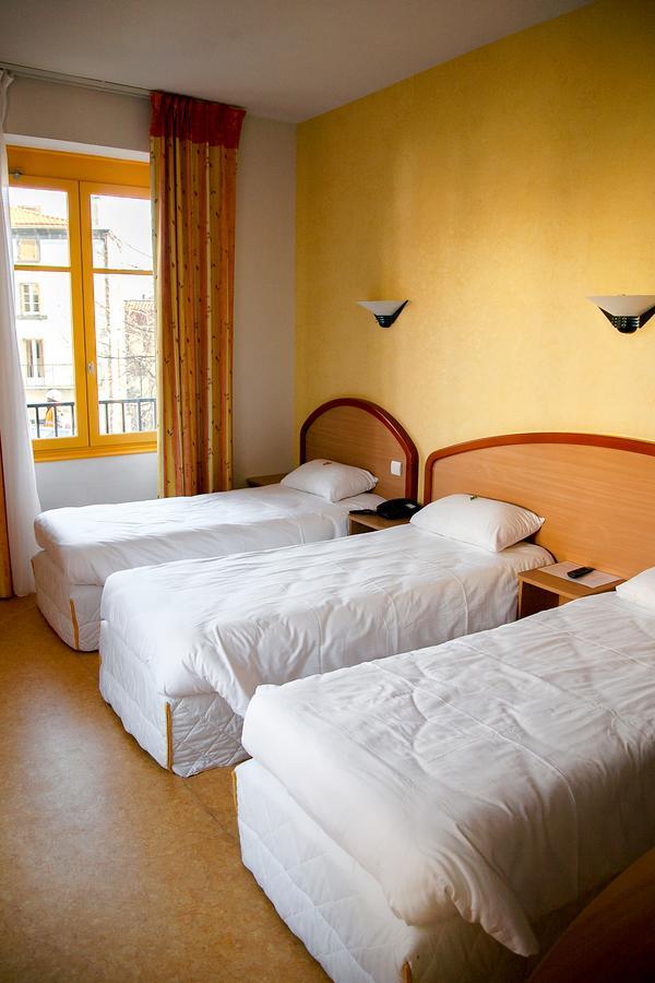 Logis Hotel Du Commerce Volvic Esterno foto